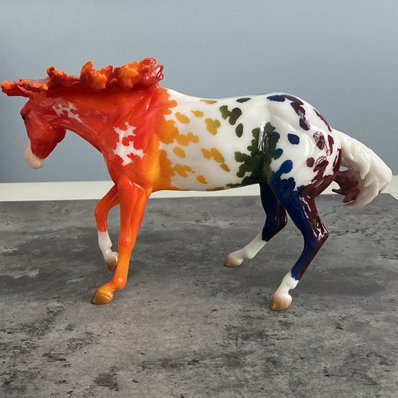 ๐ Breyer Horse Spectrum 2020 Flagship Model Glossy - Picture 2 of 16